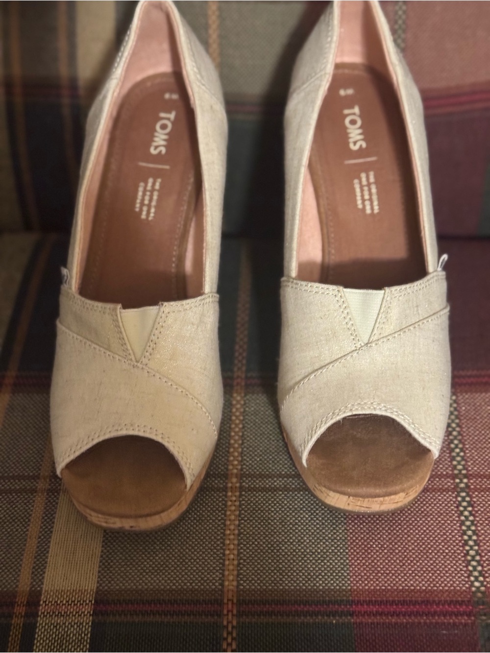 TOMS Sz 9 Nude Canvas Peep-Toe Wedges W/Metallic Threads. VGUC 😊😊